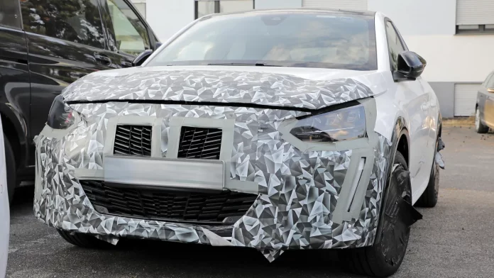 Оновлений Peugeot 208 з двигуном внутрішнього згорання