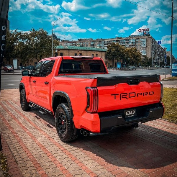 Унікальний Toyota Tundra TRD Pro 2023 року за $70 920 помітили в Україні