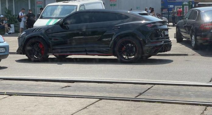 Столицею роз'їжджає Lamborghini потужністю 900 к.с. та вартістю $500 000