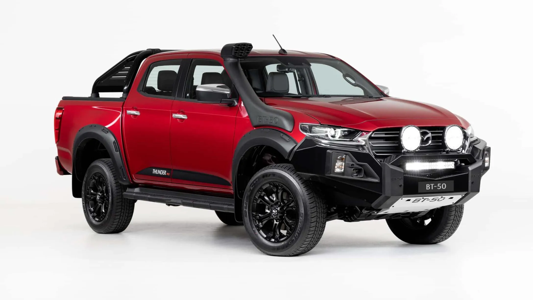 Подолають будь-яке бездоріжжя: Mazda презентувала вишукані пікапи