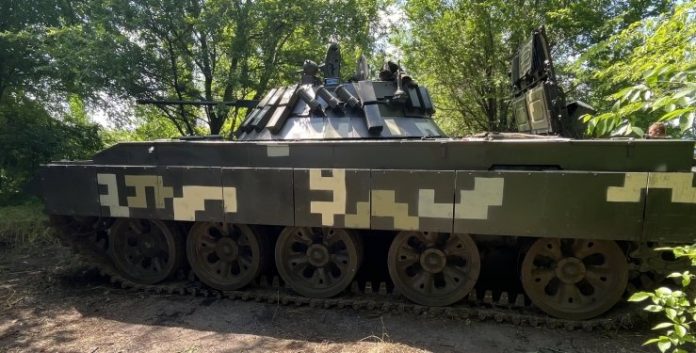 Трофейний Т-62 перетворили на удосконалений БMПТ: техніку вже випробовують на полі бою