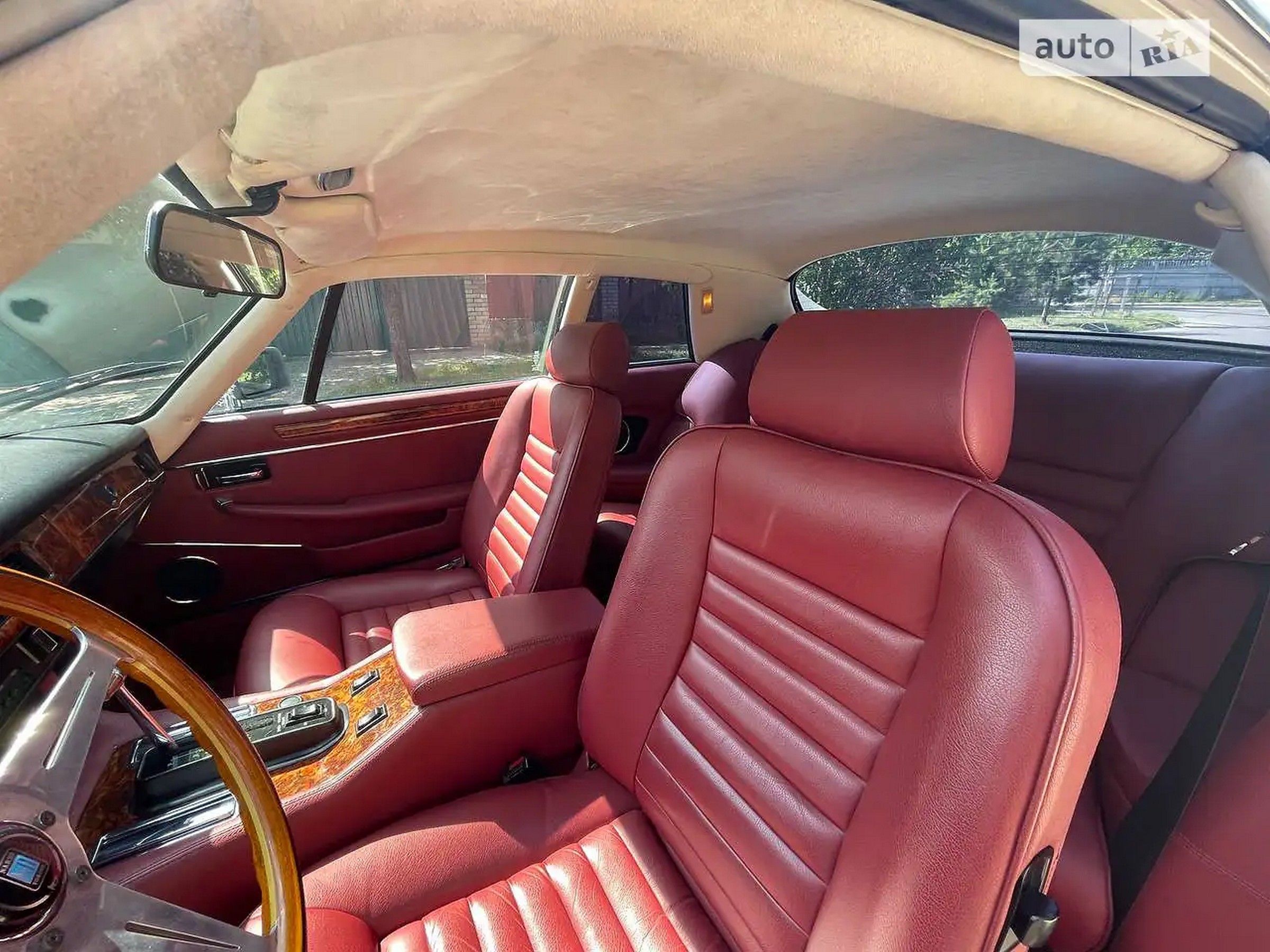 В Україні продають унікальний Jaguar XJS за $79 000