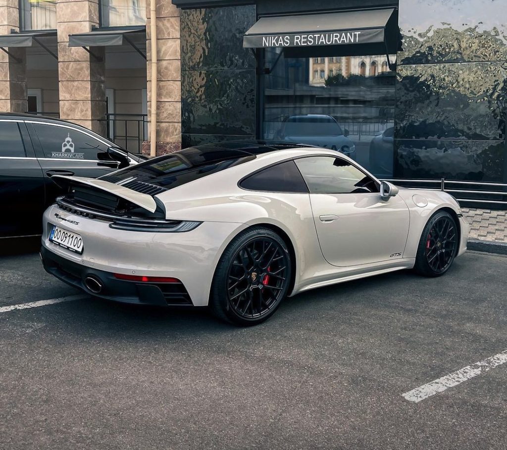 Porsche 911 Carrera 4 GTS