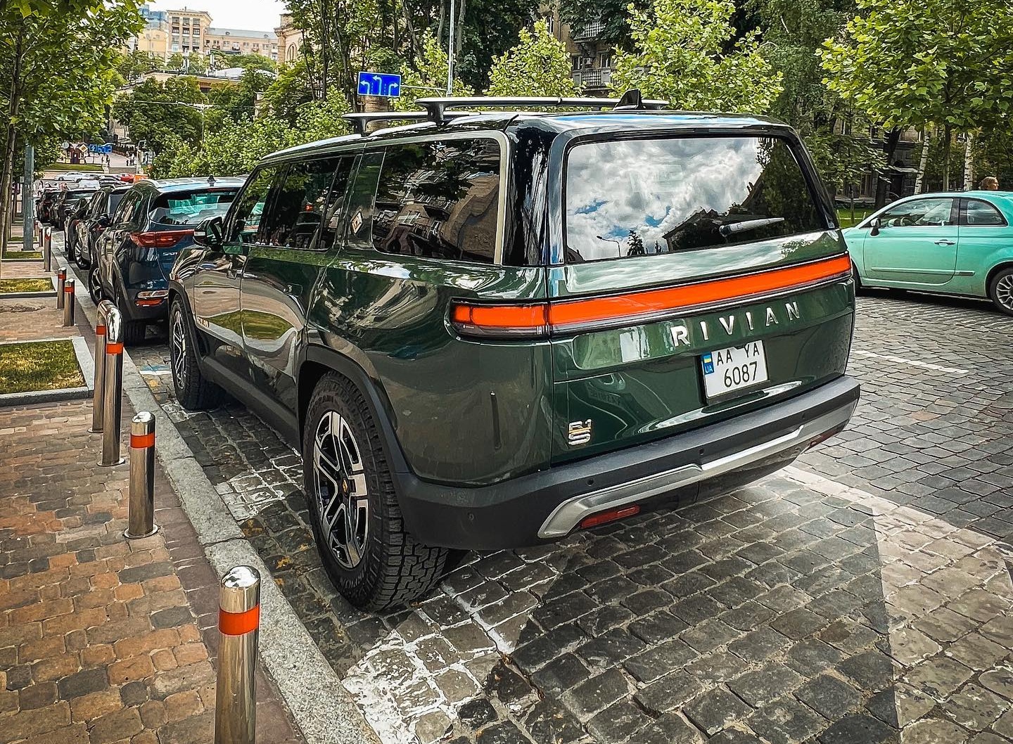 Новый Rivian R1s 2025 Года Купить