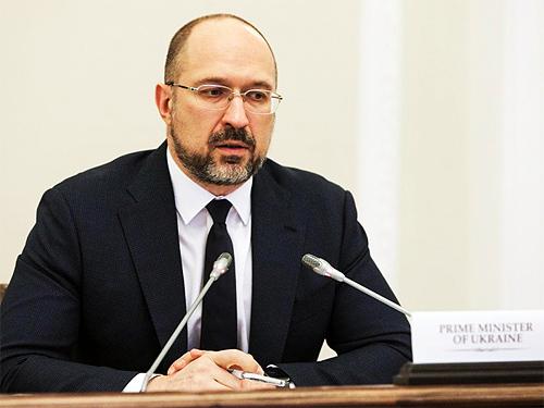 На які цінники на АЗС очікувати українцям: коментар від  прем'єр-міністра Дениса Шмигаля