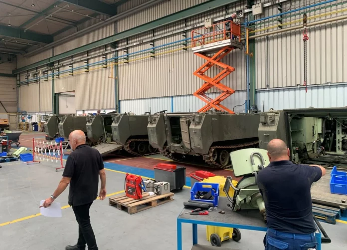 Джон Кокерілл відремонтує машини M113 для України
