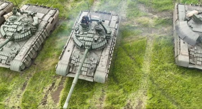 Розконсервували старенькі Т-72 та модернізували їх для поля бою: в Україні працюють оборонні заводи