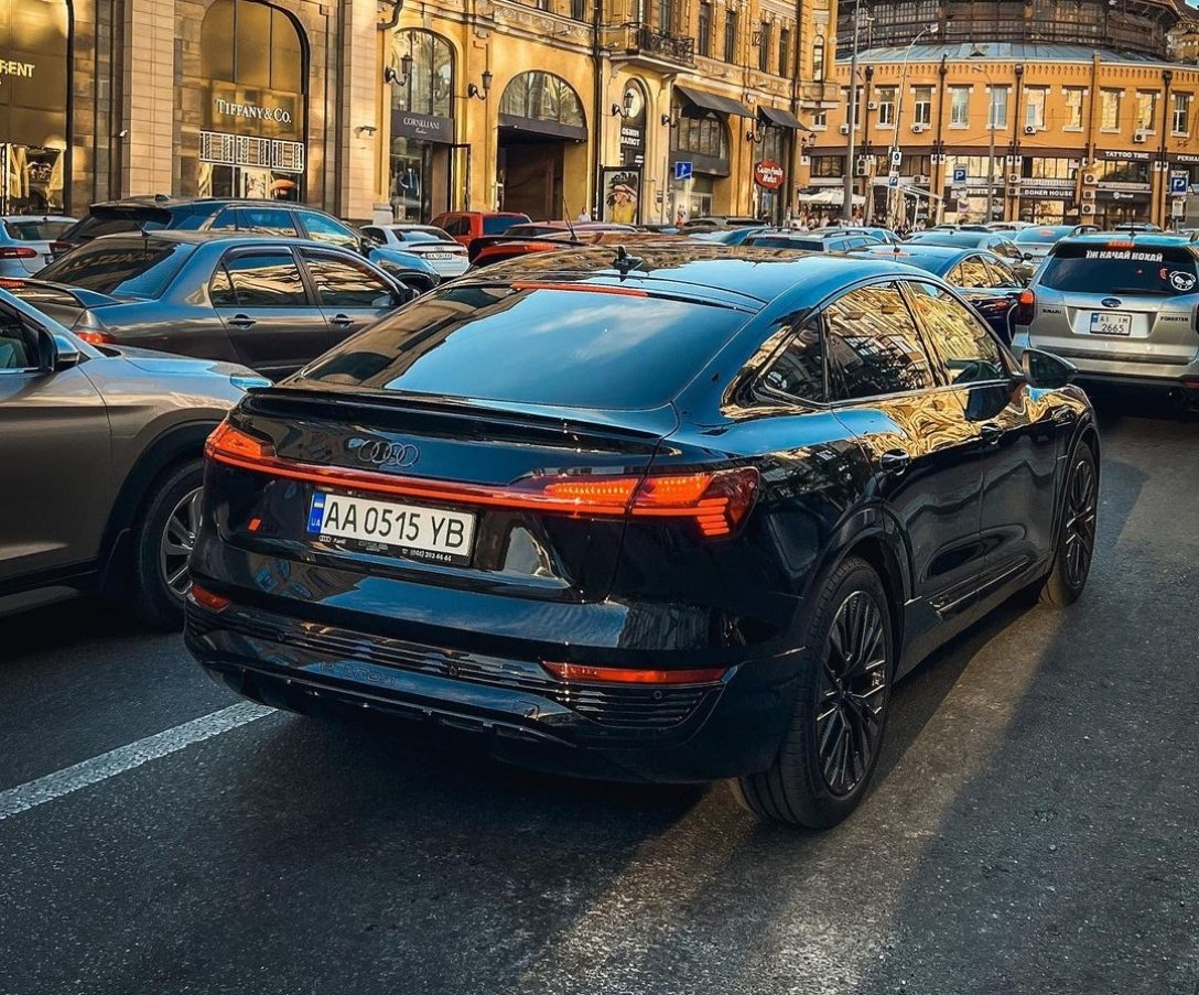 Києвом роз'їжджає електрокар від Audi за 2,5 млн гривень