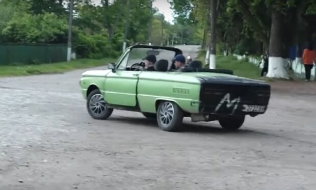 Як “Запорожець” став кабріолетом: український автомеханік переробив своє перше авто