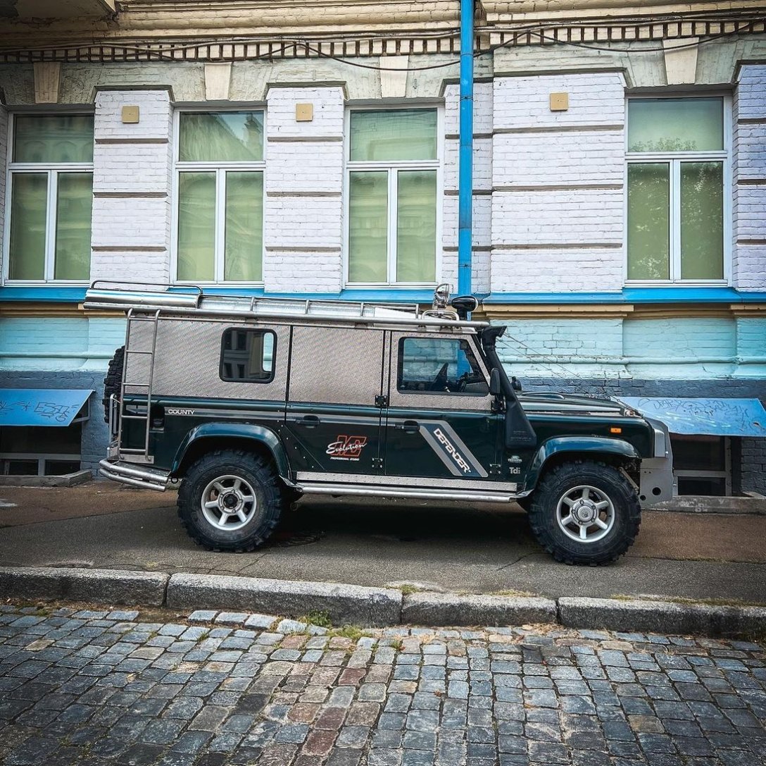 Land Rover Defender