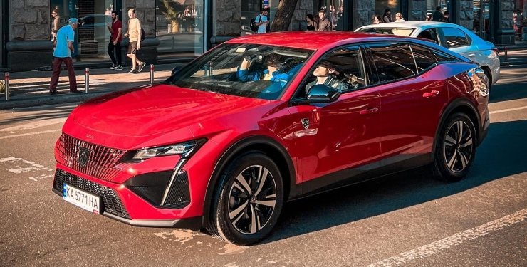 В Україні стартували продажі кросовера Peugeot 408 з витратою палива 7 л на 100 км