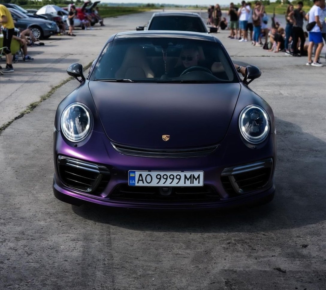 На Закарпатті зареєстрували Porsche з тюнінгом за $185 000