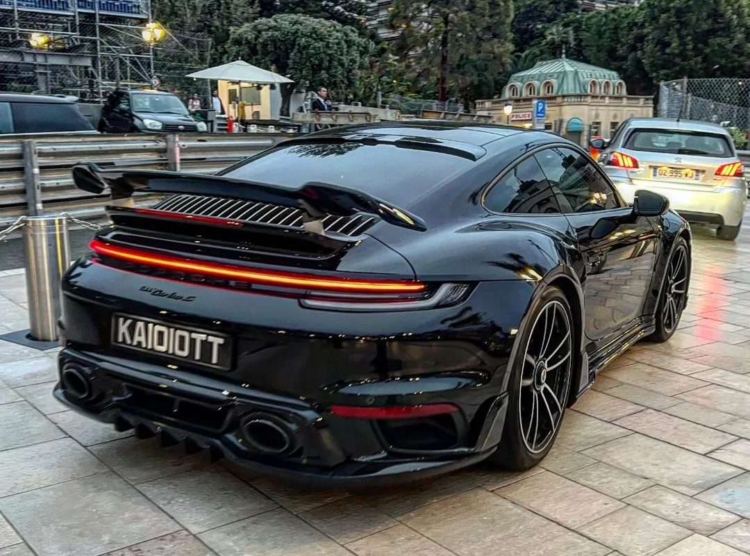 В Монако з'явився ексклюзивний Porsche на українських номерах 