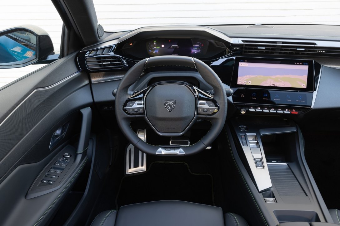 В Україні стартували продажі кросовера Peugeot 408 з витратою палива 7 л на 100 км