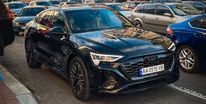 Києвом роз'їжджає електрокар від Audi за 2,5 млн гривень