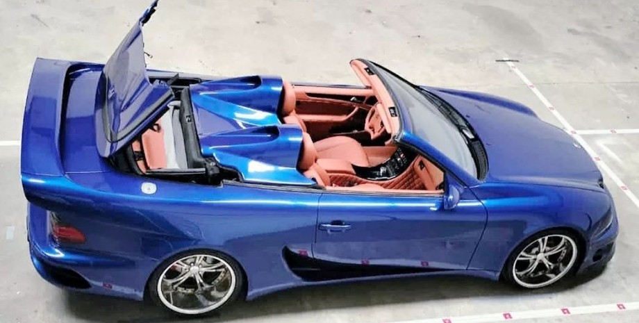 Клон суперкара суперкара Mercedes-Benz CLK GTR Roadster