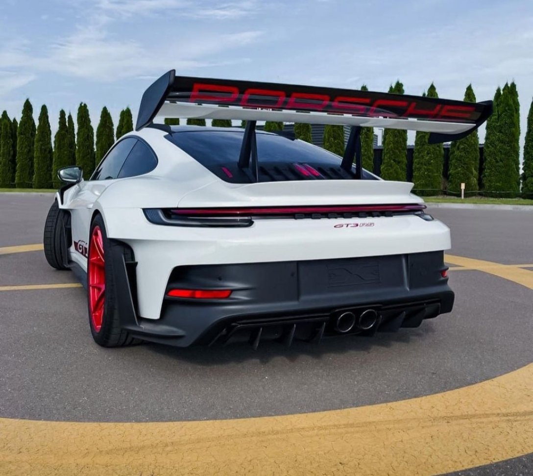 Оновлений спорткар Porsche 911 GT3 RS в Україні