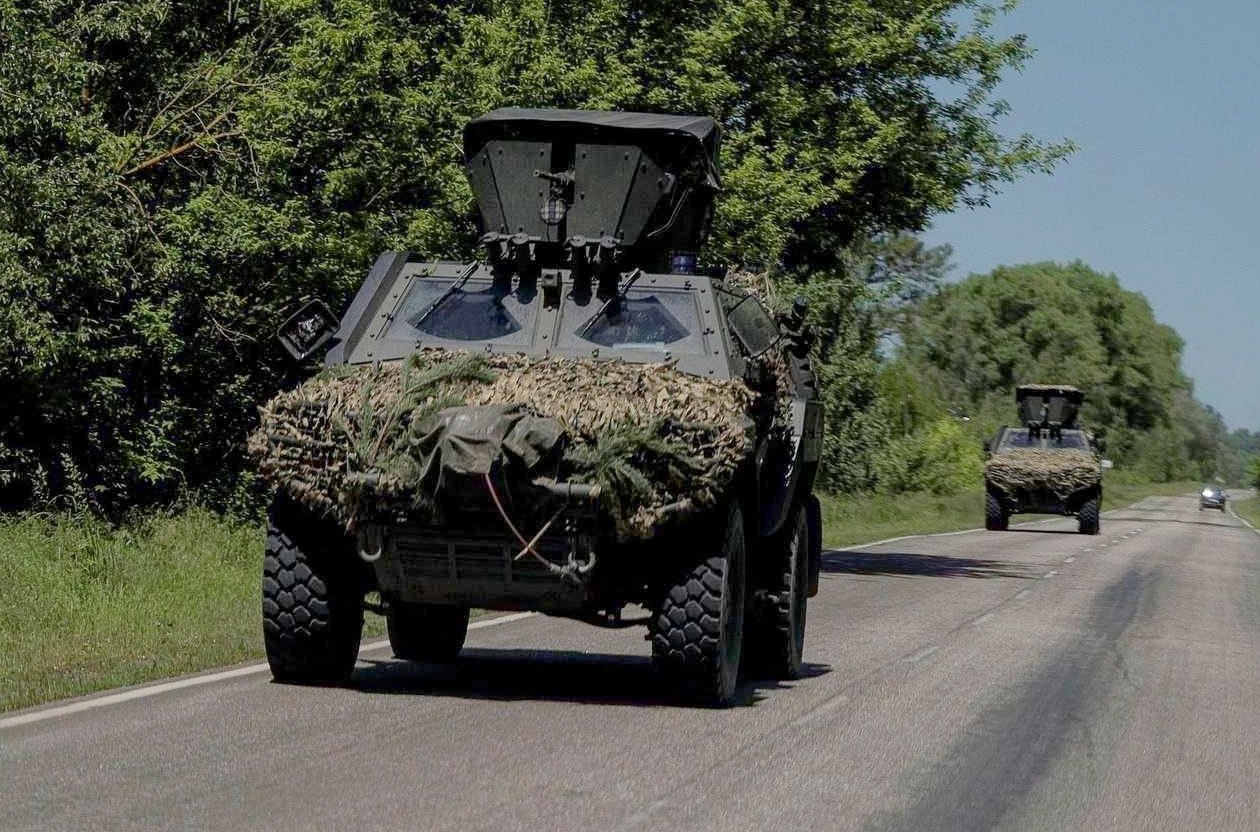 На передовій помітили броньовані машини турецького виробництва Cobra II ...
