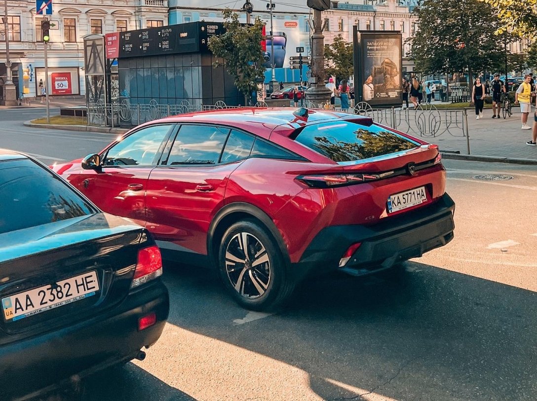 В Україні стартували продажі кросовера Peugeot 408 з витратою палива 7 л на 100 км