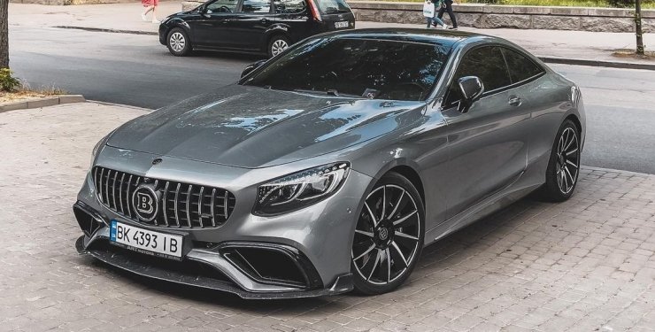 По Рівному роз'їжджає рідкісний тюнінгований Mercedes-Benz S-Class за $180 000