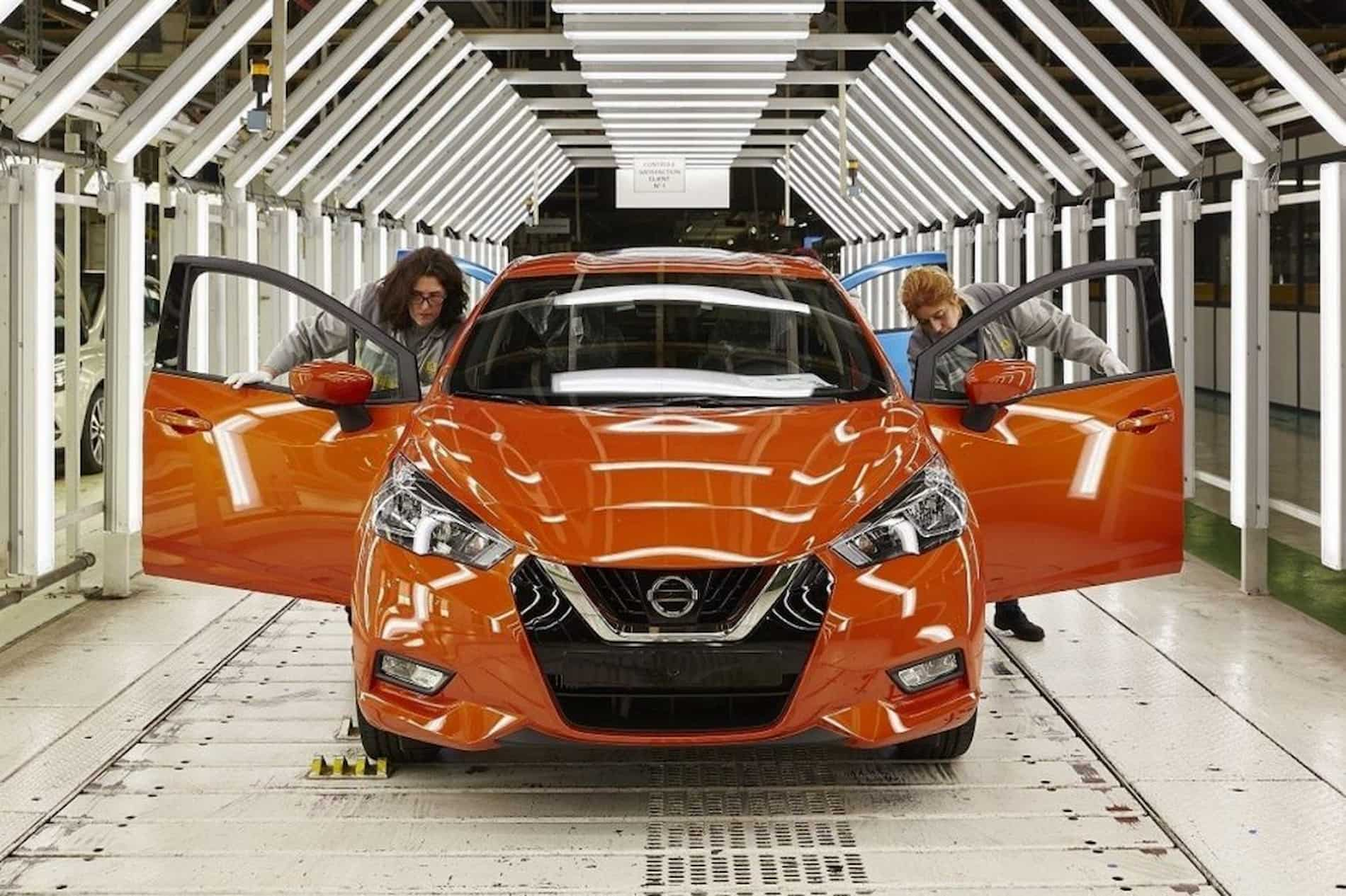 Ниссан открылся. Nissan France. Ниссан вставай.