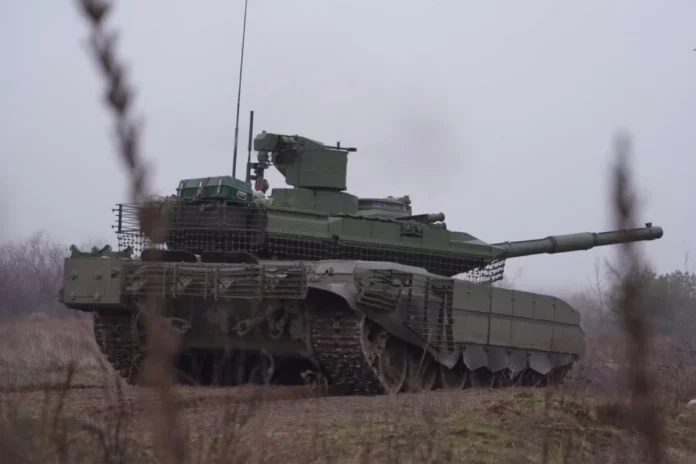 Російський танк Т-90М розлетівся на шматки після ударів українських безпілотників