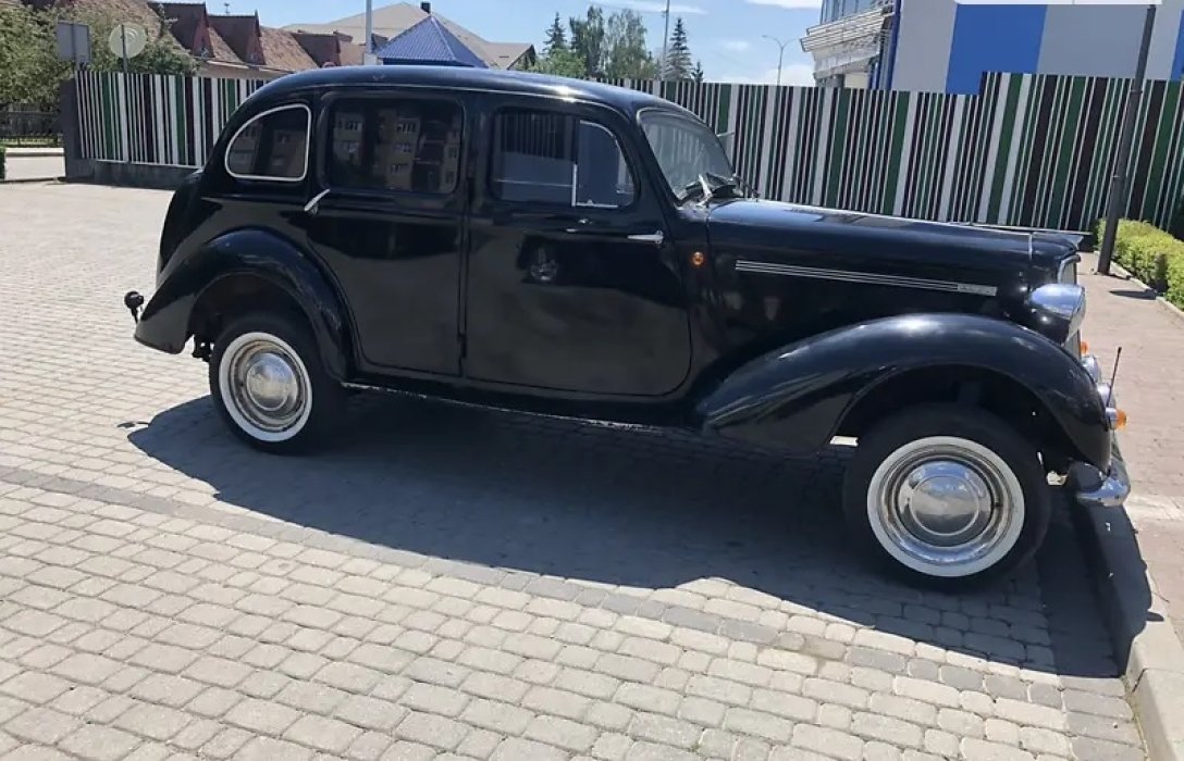 Преміальний 76-річний британський седан Humber Hawk з двигуном від “Волги” продають в Івано-Франківську 