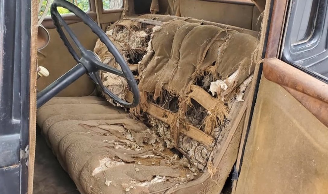 Пів століття в гаражі: 90-річному Dodge Six Coupe завели двигун