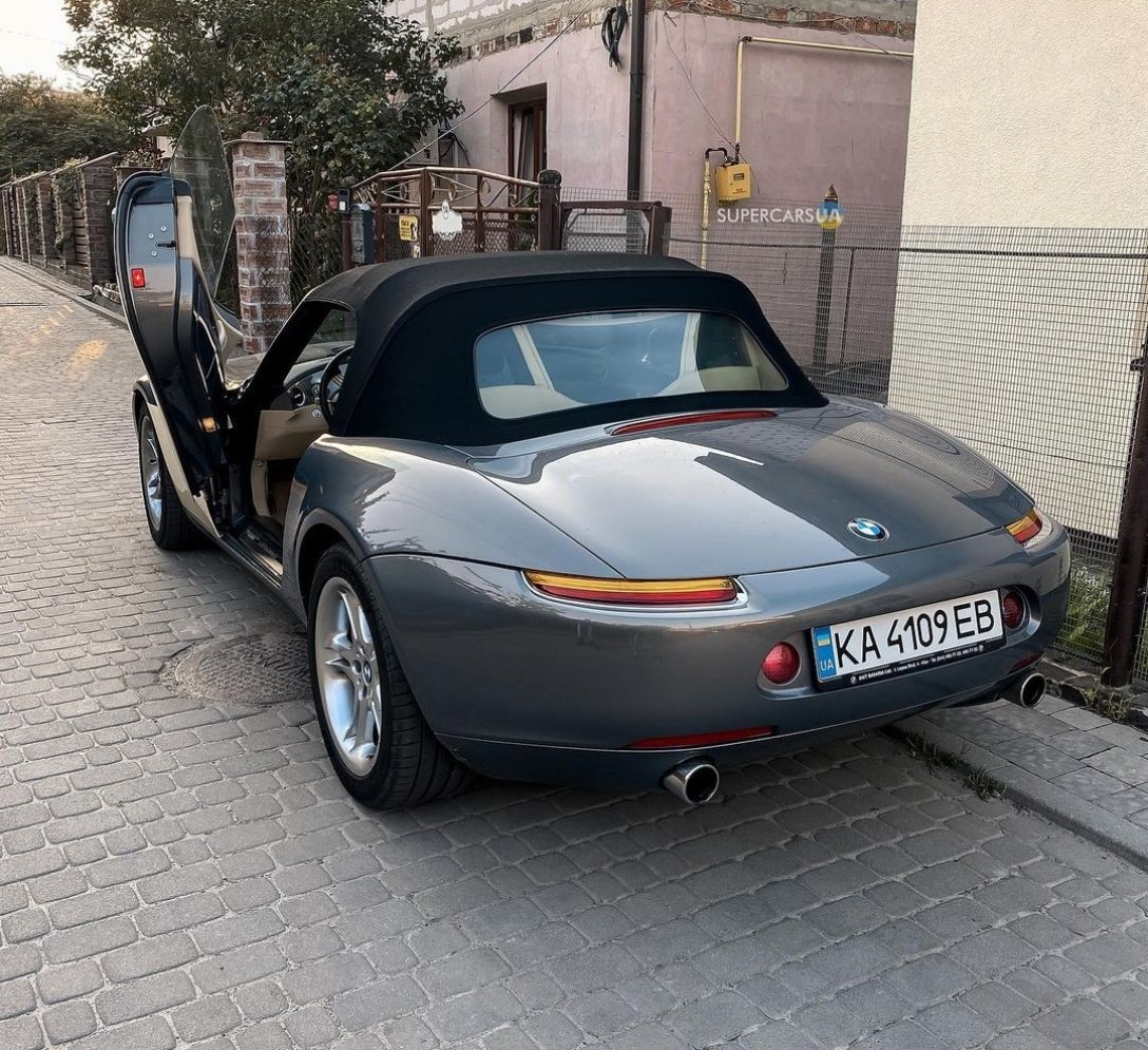 Ексклюзивний 20-річний спорткар BMW Z8 за $200 000 помітили у Львові
