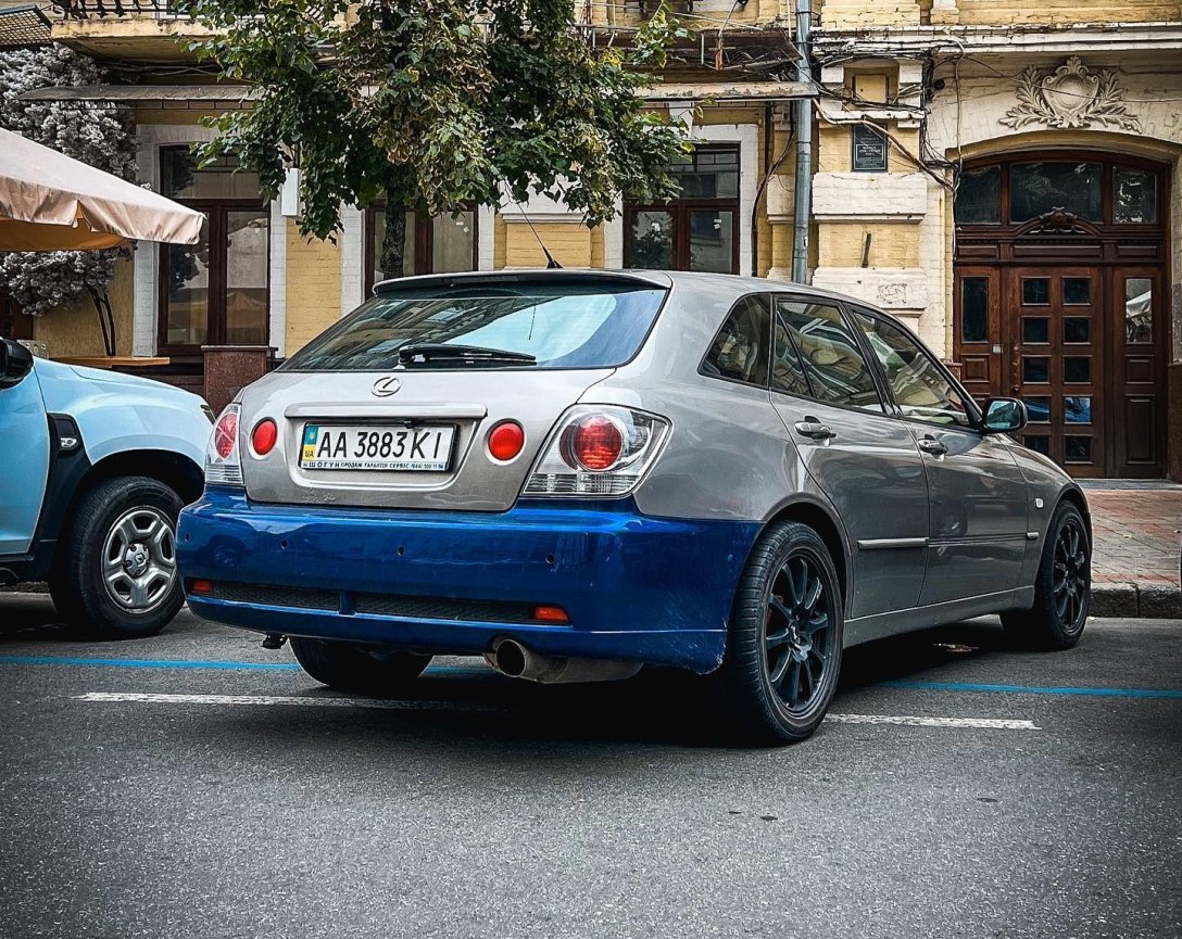 Lexus IS SportCross