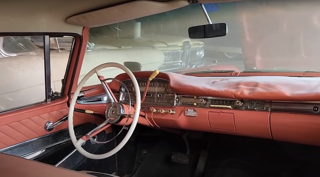 Раритетний Ford 50-х років завівся після 40 років простою