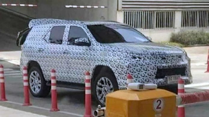 Новий рамний позашляховик Toyota показали на першому зображенні
