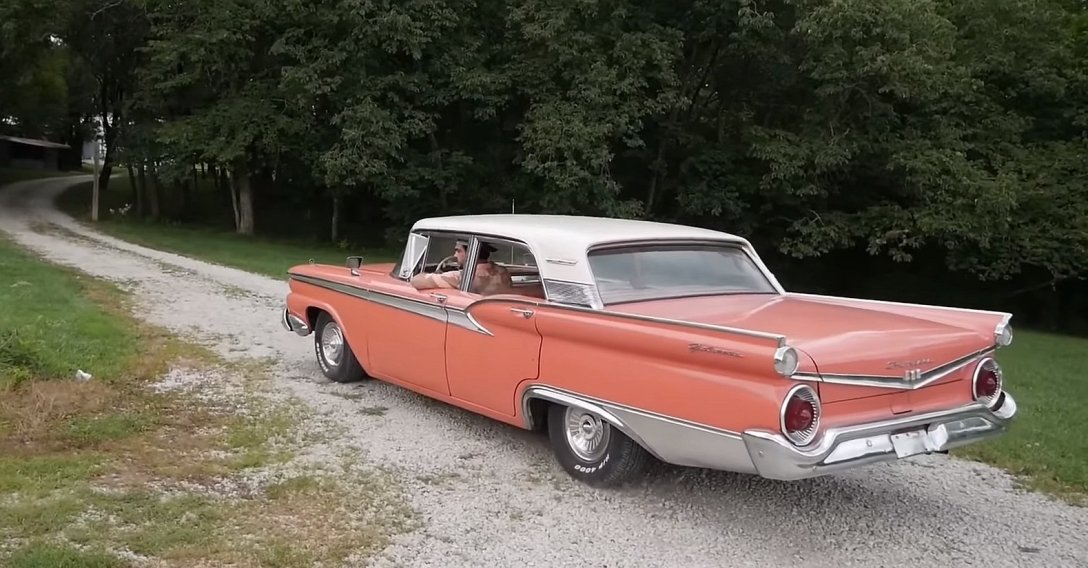Раритетний Ford 50-х років завівся після 40 років простою