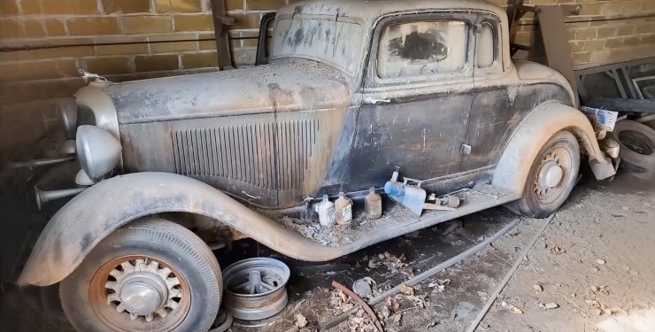 Пів століття в гаражі: 90-річному Dodge Six Coupe завели двигун