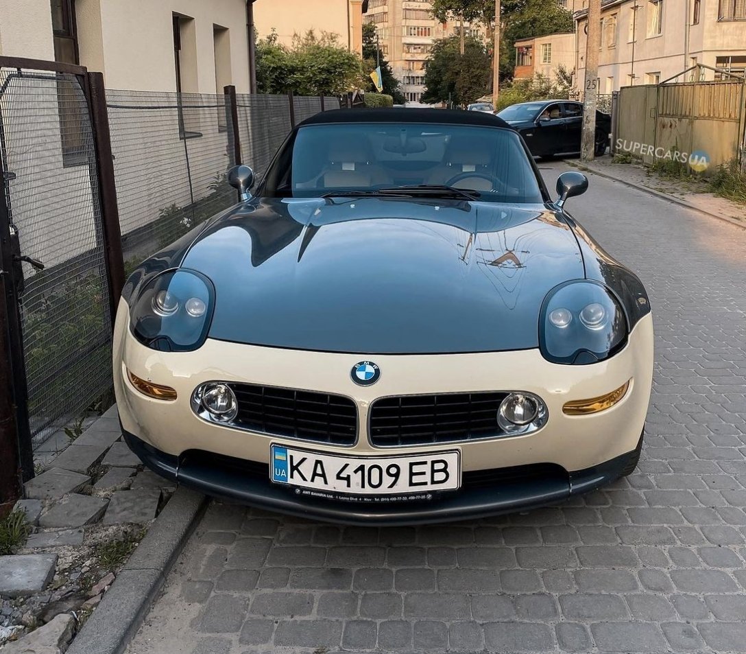 Ексклюзивний 20-річний спорткар BMW Z8 за $200 000 помітили у Львові
