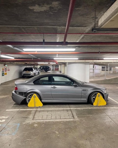 Рідкісний спорткар BMW M3 CSL конфіскували у власника за несплату за паркову протягом 20 років