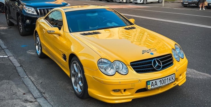 Міністр транспорту України роз'їжджає столицею на спорткарі Mercedes Kleemann SL 50K, що коштує 200 000 євро 