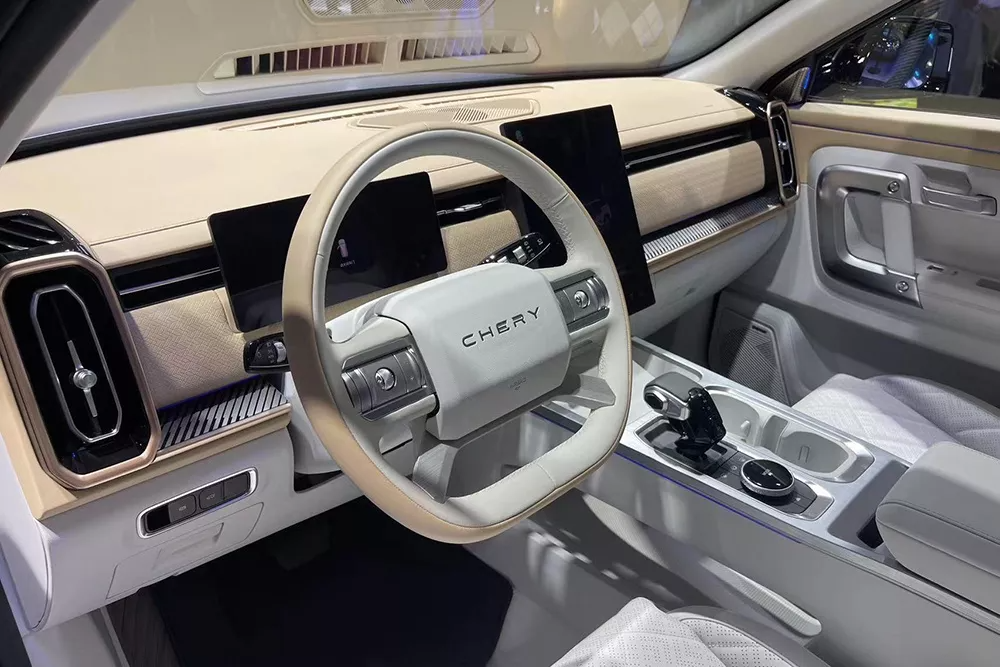 Салон Chery Explore 06