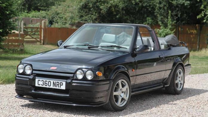 Ультра-рідкісний кабріолет Ford Escort продають за карколомною ціною