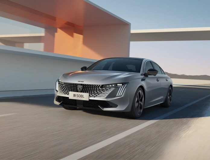 Новий седан Peugeot 508 L 2023 став більшим та дешевшим за ліфтбек (фото)