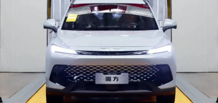 Новий стильний китайський кросовер, дешевий за Renault Duster (фото)