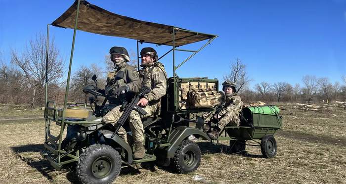 Інженери створили евакуаційну машину HIMAKS для ЗСУ, що здолає будь-яке бездоріжжя