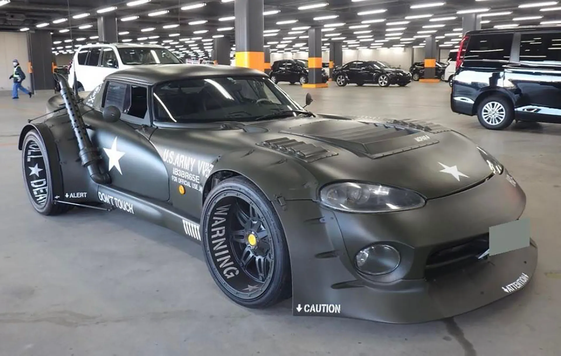 Військовий спорткар: як виглядає тюнінгований американський Dodge Viper