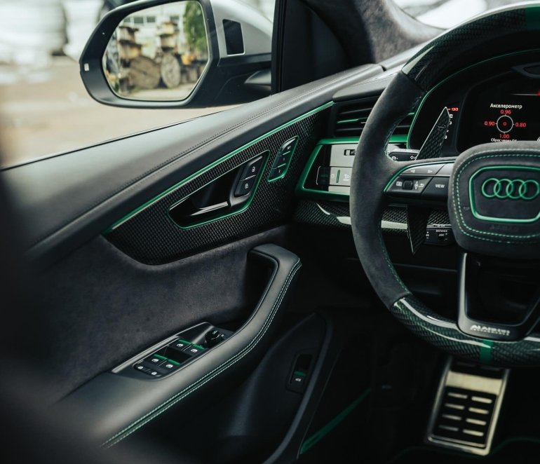 Тюнінг для чемпіона: Олександр Усик тюнінгував спортивний кросовер Audi RS Q8