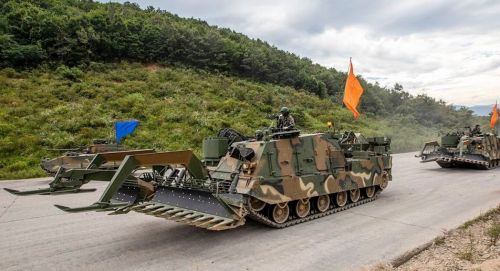 Інженерні танки K600 Rhino від Південної Кореї: Україна отримала нову техніку від партнерів