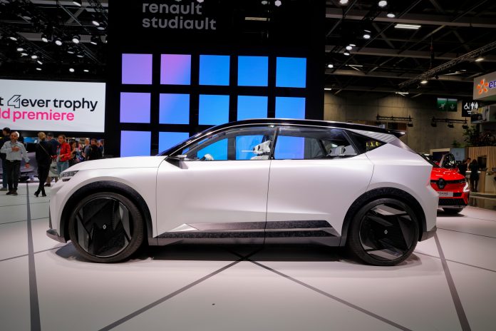 Renault представило новий електричний кросовер Scenic 2024 (фото)
