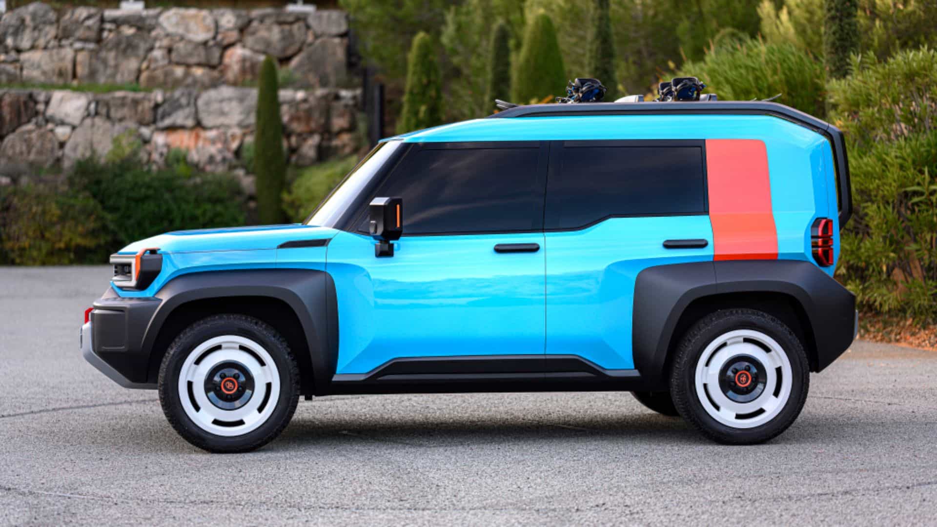 У позашляховика Toyota Land Cruiser з'явиться недорога версія Mini