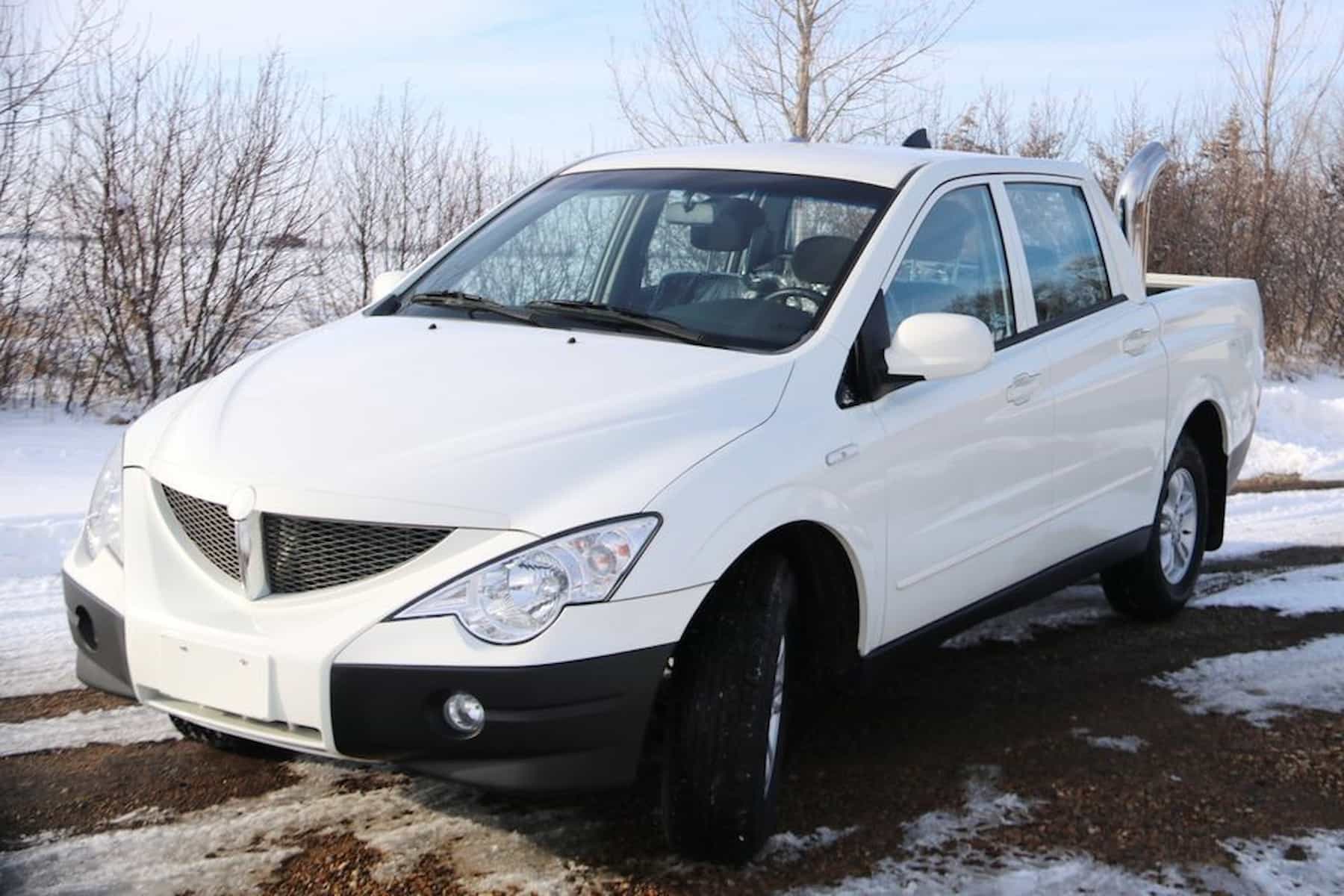 Майже новий пікап SsangYong із двигуном Ford V8 продають за 219 000 грн