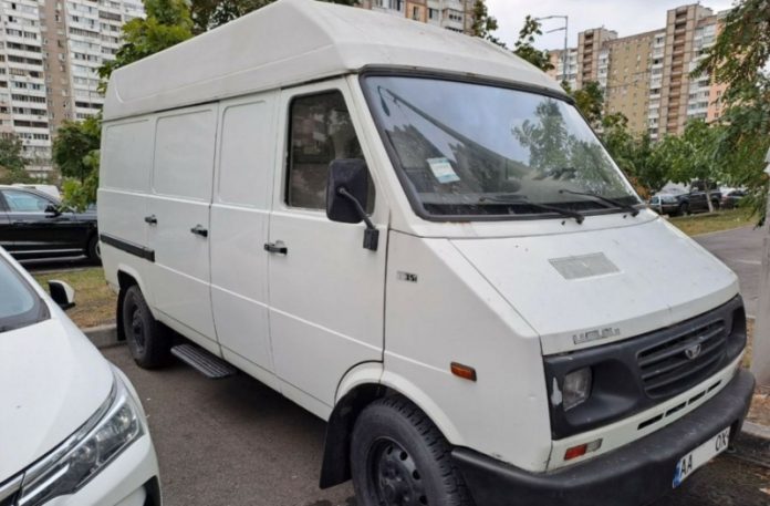 Рідкісний фургон з емблемою Daewoo та витратою палива 10 л на 100 км помітили в Україні