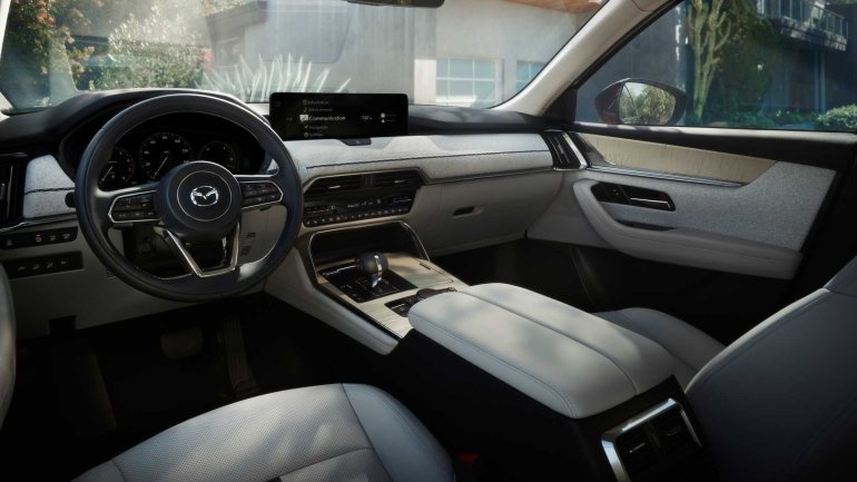 Нова Mazda CX-90 прямує в Україну: сімейний кросовер, що витрачає 8,6 л пального на 100 км